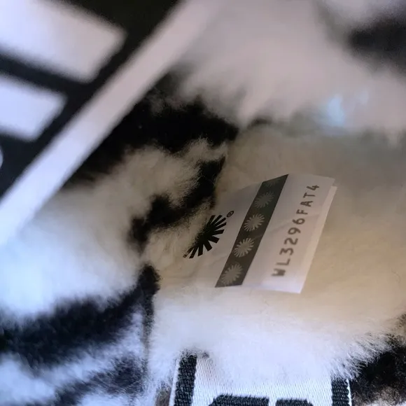 UGG Women’s Fluff Yeah Zebra Slides