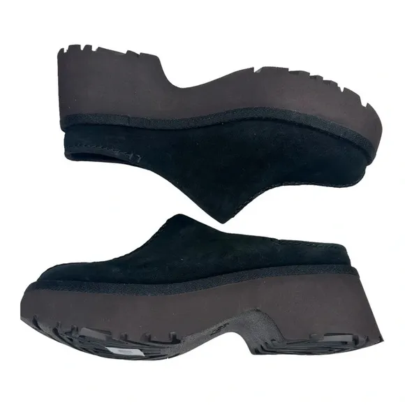 UGG Women's New Heights Clog in Black Suede  Sz: 9