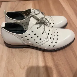 Unique Moma Italian White Leather Perforated Oxford Shoes Size 6