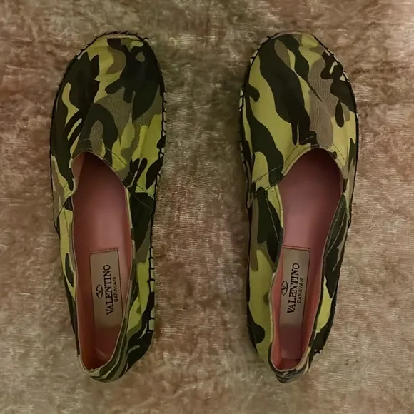 VALENTINO GARAVANI Fluro Camo Green Espadrille Flats $420 EUC 8; EUR 38