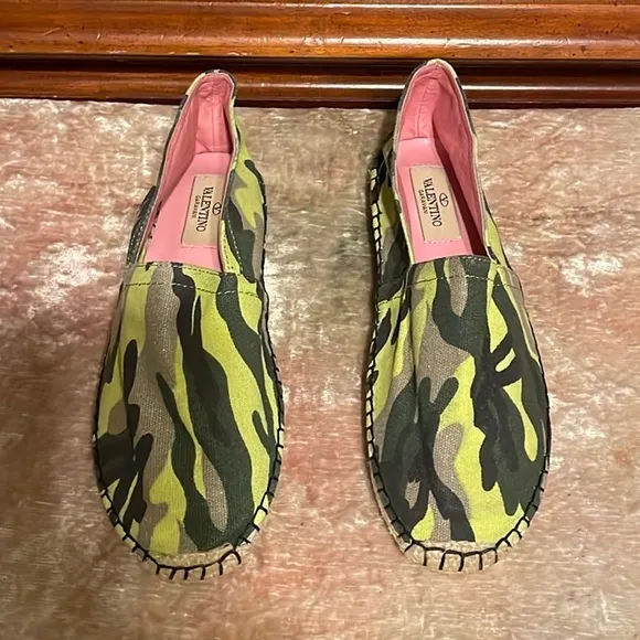 VALENTINO GARAVANI Fluro Camo Green Espadrille Flats $420 EUC 8; EUR 38