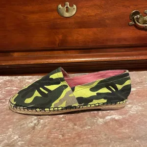 VALENTINO GARAVANI Fluro Camo Green Espadrille Flats $420 EUC 8; EUR 38