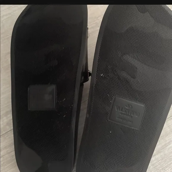 Valentino Garavani Rockstud Rubber Slides sandals size 7,5