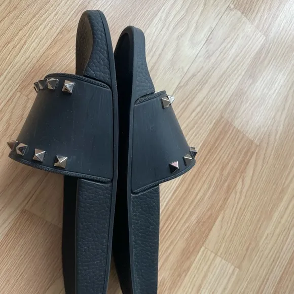 Valentino Garavani Rockstud Rubber Slides sandals size 7,5