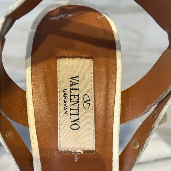 Valentino Garavani US 9.5  Rockstud Chunky Block Heels Cream Stud Straps FLAW