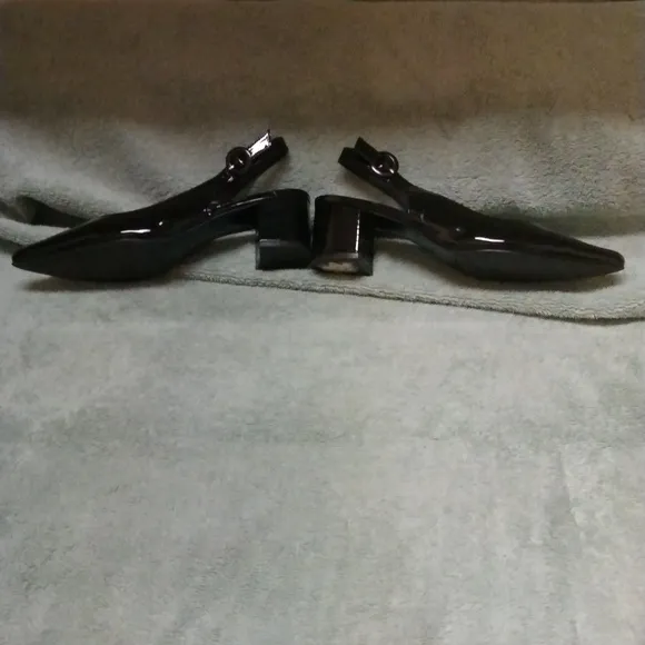 Vaneli Madala Paten Leather Sling Back with block heels size 9