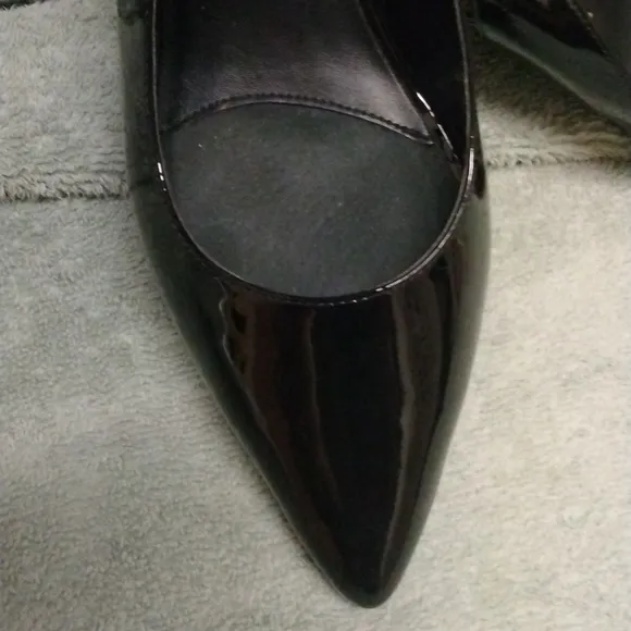 Vaneli Madala Paten Leather Sling Back with block heels size 9