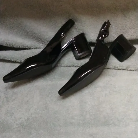 Vaneli Madala Paten Leather Sling Back with block heels size 9