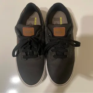 Vans Atwood Deluxe Gray Sneakers Men's Size 10 Low Top Skate Shoes Ultra Cush