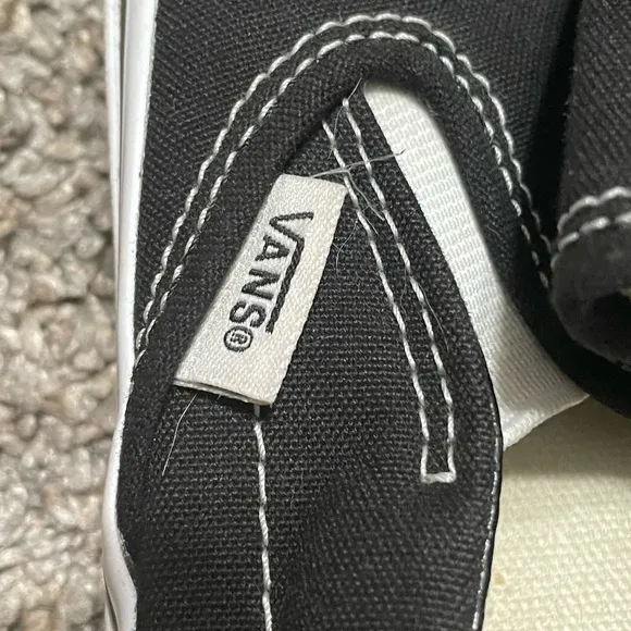 Vans Classic Canvas Slip-on Loafer size 8 Skate Sneaker Black and white Unisex
