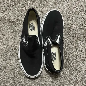 Vans Classic Canvas Slip-on Loafer size 8 Skate Sneaker Black and white Unisex