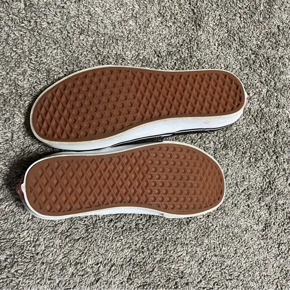 Vans Classic Canvas Slip-on Loafer size 8 Skate Sneaker Black and white Unisex