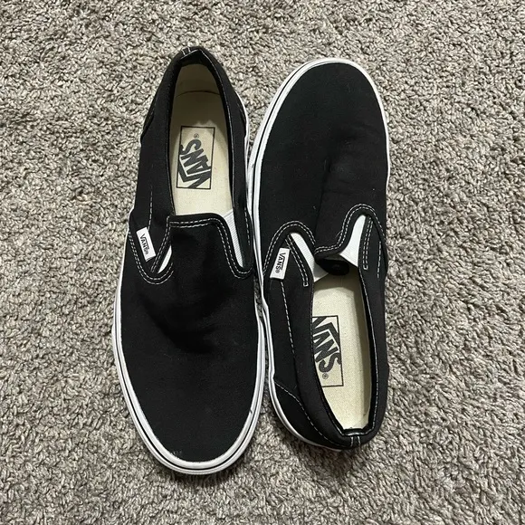 Vans Classic Canvas Slip-on Loafer size 8 Skate Sneaker Black and white Unisex