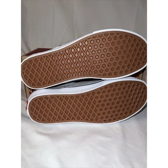 Vans Classic Slip-On Unisex Men's 6 Womens 7.5 Wild Dove/True White With Box