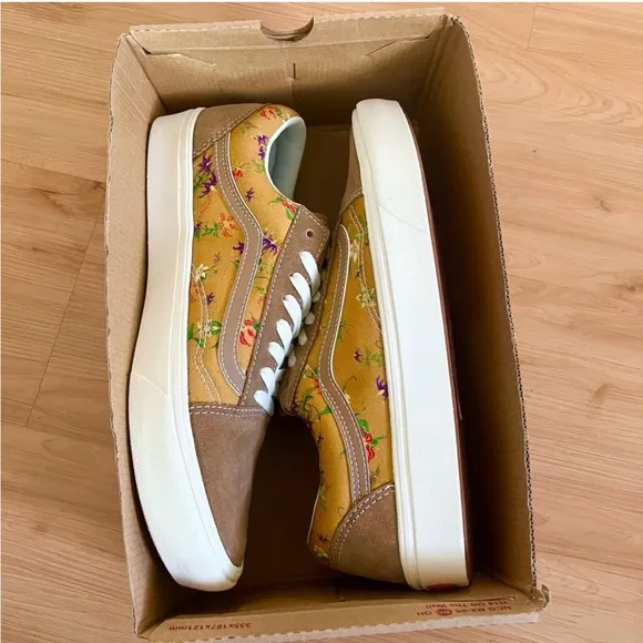 Vans ComfyCush Old Skool 'Fatal FloralWomen 9.5 US Mens 8.0 US
