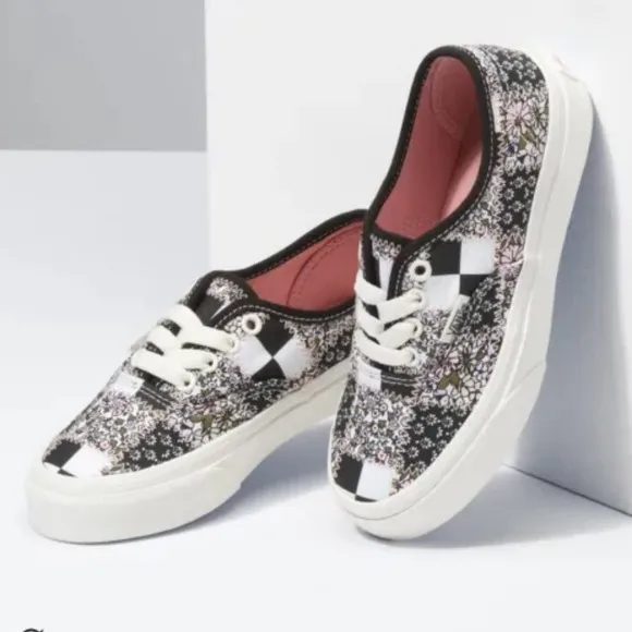 Vans Kids Authentic Shoe Patchwork Floral Multi/Marshmallow Size 2.5K NEW