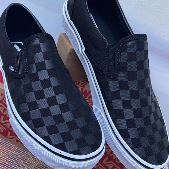 Vans Men’s Classic Slip-On (Checkerboard)Black/BlackVN000EYE276Sneakers