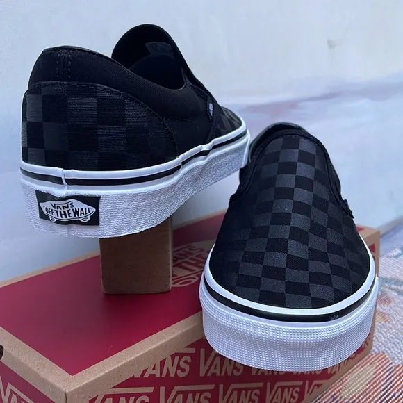 Vans Men’s Classic Slip-On (Checkerboard)Black/BlackVN000EYE276Sneakers