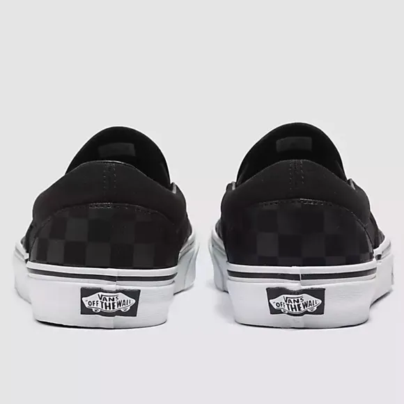 Vans Men’s Classic Slip-On (Checkerboard)Black/BlackVN000EYE276Sneakers