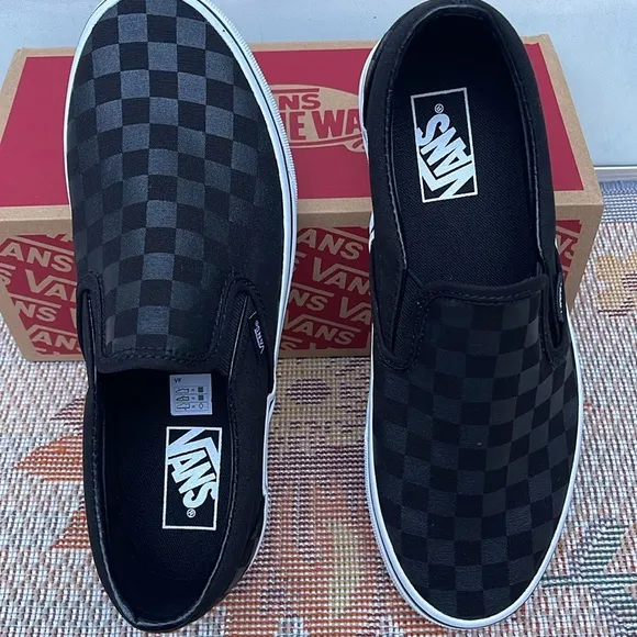 Vans Men’s Classic Slip-On (Checkerboard)Black/BlackVN000EYE276Sneakers