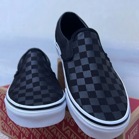Vans Men’s Classic Slip-On (Checkerboard)Black/BlackVN000EYE276Sneakers