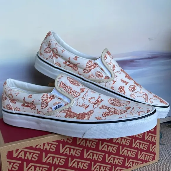 Vans Men’s Classic Slip-On Desert Vibes Turtledove/Tr WhtVN0A5JLX8NLSneakers