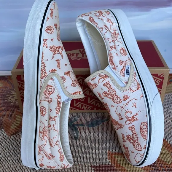 Vans Men’s Classic Slip-On Desert Vibes Turtledove/Tr WhtVN0A5JLX8NLSneakers
