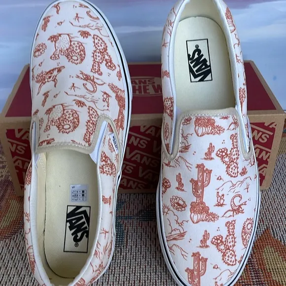 Vans Men’s Classic Slip-On Desert Vibes Turtledove/Tr WhtVN0A5JLX8NLSneakers