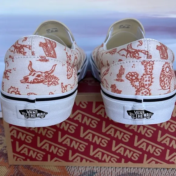 Vans Men’s Classic Slip-On Desert Vibes Turtledove/Tr WhtVN0A5JLX8NLSneakers