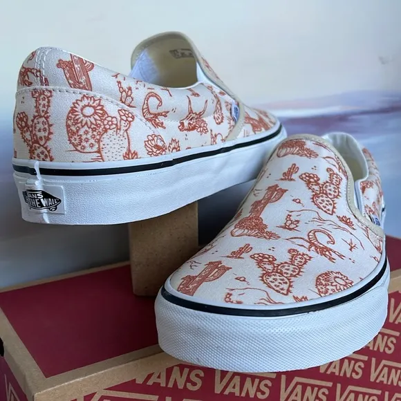 Vans Men’s Classic Slip-On Desert Vibes Turtledove/Tr WhtVN0A5JLX8NLSneakers