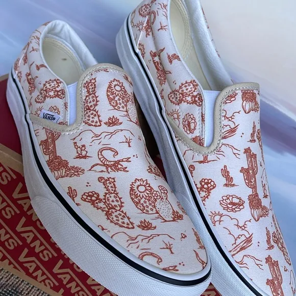 Vans Men’s Classic Slip-On Desert Vibes Turtledove/Tr WhtVN0A5JLX8NLSneakers