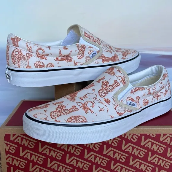 Vans Men’s Classic Slip-On Desert Vibes Turtledove/Tr WhtVN0A5JLX8NLSneakers