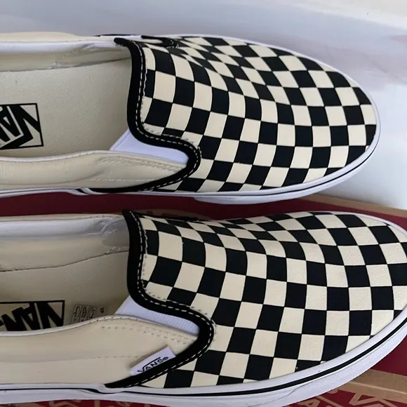 Vans Men’s Classic Slip-OnBIk&amp;Whtchckerboard/WhtVN000EYEBWWSneakers