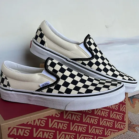 Vans Men’s Classic Slip-OnBIk&amp;Whtchckerboard/WhtVN000EYEBWWSneakers
