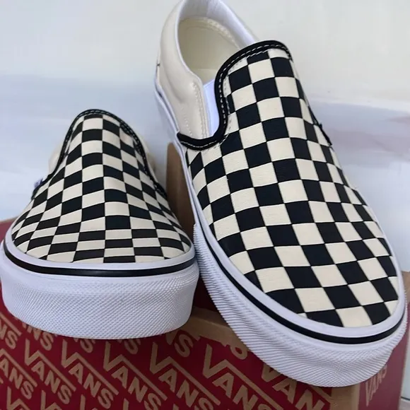 Vans Men’s Classic Slip-OnBIk&amp;Whtchckerboard/WhtVN000EYEBWWSneakers