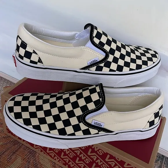 Vans Men’s Classic Slip-OnBIk&amp;Whtchckerboard/WhtVN000EYEBWWSneakers