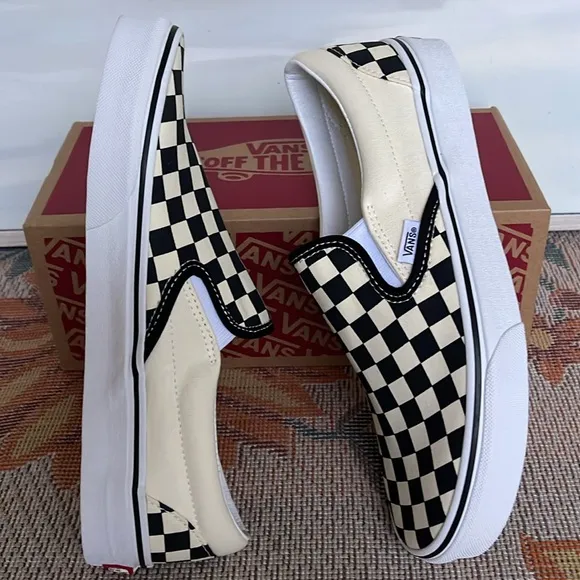 Vans Men’s Classic Slip-OnBIk&amp;Whtchckerboard/WhtVN000EYEBWWSneakers