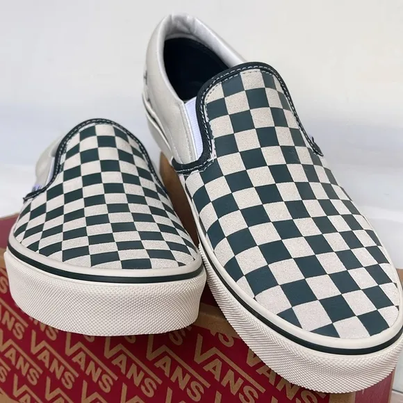 Vans Men’s Classic Slip-OnCheckerboard Green/True White VN000BVZBGNSneakers