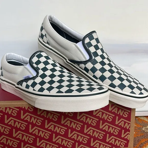 Vans Men’s Classic Slip-OnCheckerboard Green/True White VN000BVZBGNSneakers