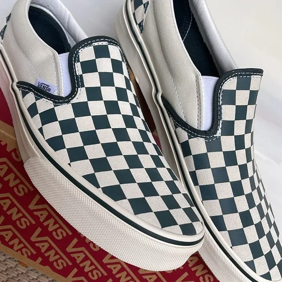 Vans Men’s Classic Slip-OnCheckerboard Green/True White VN000BVZBGNSneakers