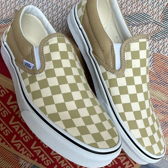 Vans Men’s Classic Slip-OnCheckerboard Taos TaupeVN0A5A08YUUSneakers