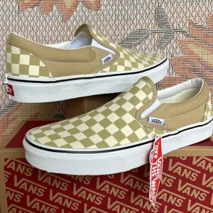Vans Men’s Classic Slip-OnCheckerboard Taos TaupeVN0A5A08YUUSneakers