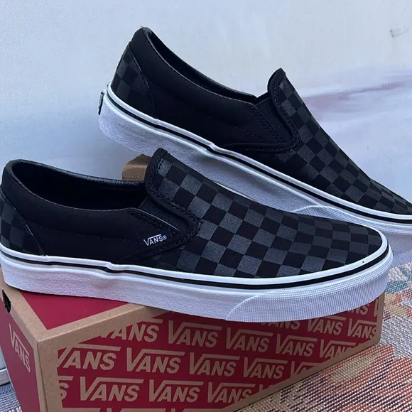 Vans Men’s Classic Slip-On(Checkerboard)Black/BlackVN000EYE276Sneakers
