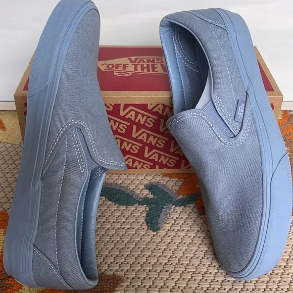 Van’s Men’s Classic Slip-OnPastel Mono Dusty BlueVN000CT5DSBSneakers
