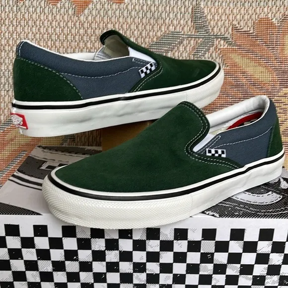 Vans Mens Skate Slip-OnMountain ViewVN0A5FCABD6Sneakers