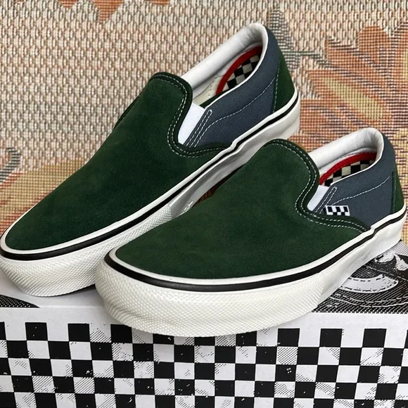 Vans Mens Skate Slip-OnMountain ViewVN0A5FCABD6Sneakers