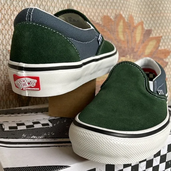 Vans Mens Skate Slip-OnMountain ViewVN0A5FCABD6Sneakers