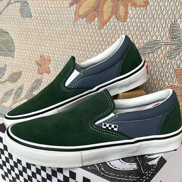 Vans Mens Skate Slip-OnMountain ViewVN0A5FCABD6Sneakers