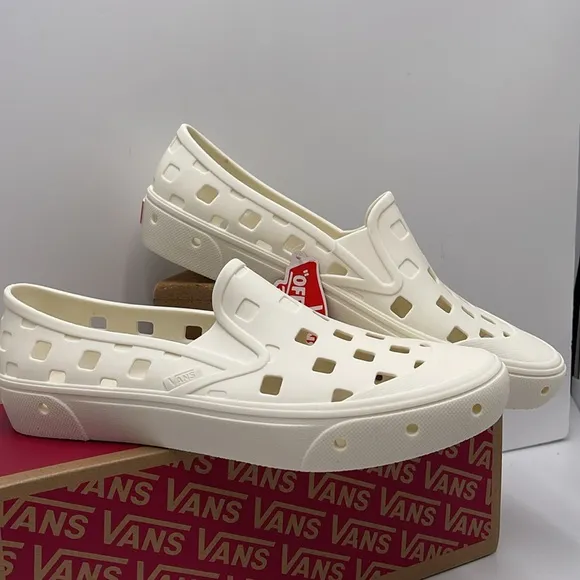 Vans Men’s Slip-On TrkMarshmallowVN0A5HF8FS8Sneakers