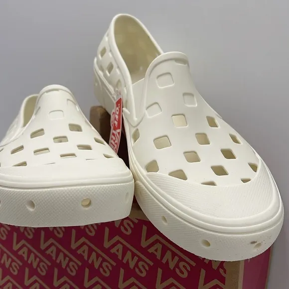 Vans Men’s Slip-On TrkMarshmallowVN0A5HF8FS8Sneakers